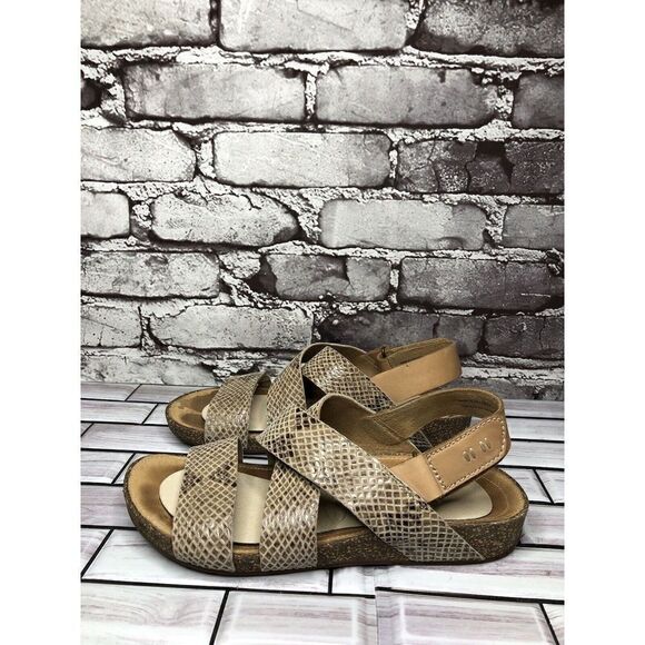 Clarks Taupe Leather Snake Skin Ankle Strap Casual Sandals Women Sz 7M US/37.5EU - Picture 9 of 16